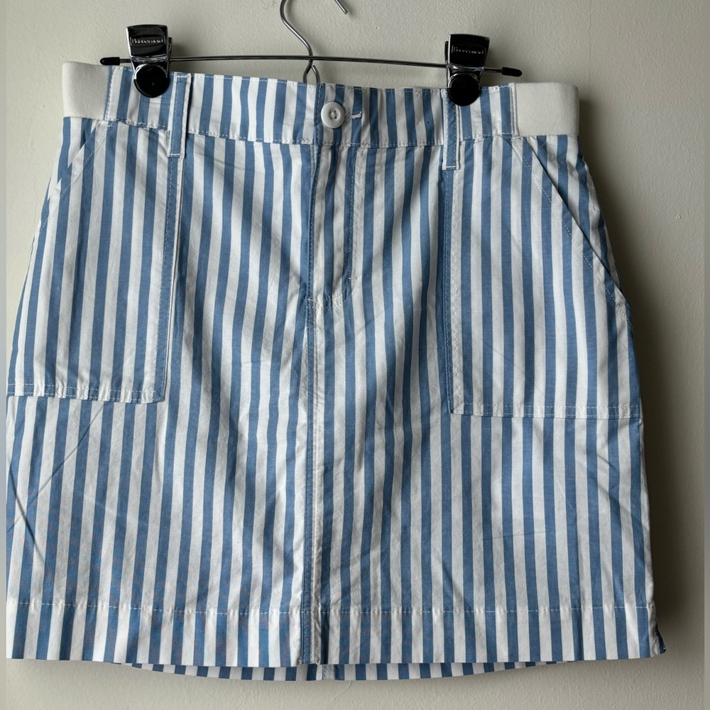 Lee- Mini-Skorts -Ladies- Size 10- Stripes Blue and White with pockets.